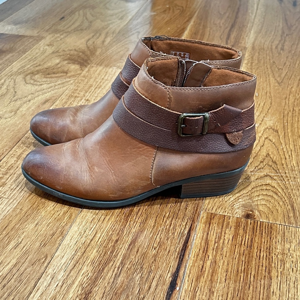 Clarks Brown Leather Booties Size 7.5